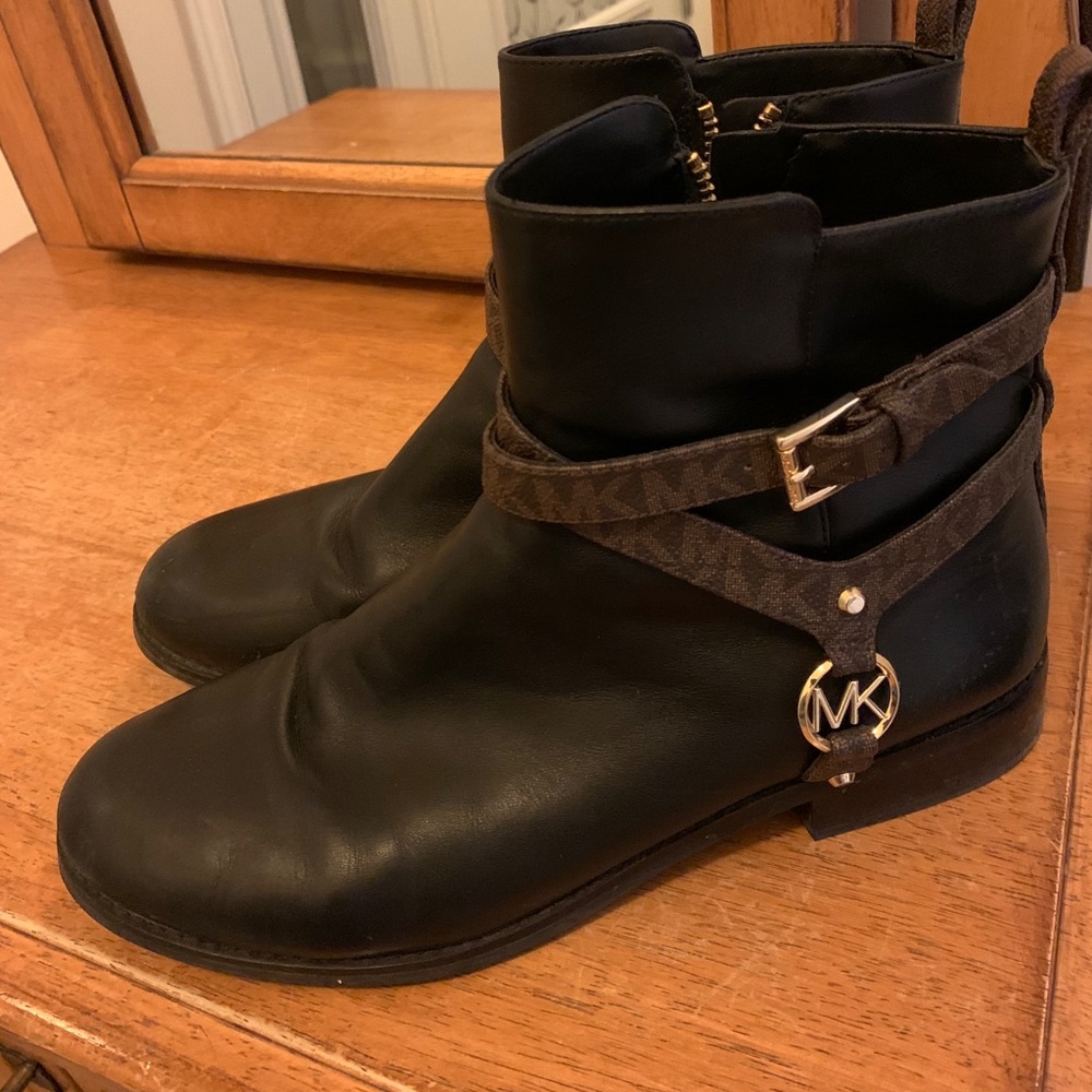 Micheal Kors boots